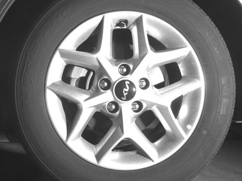 Used 2025 Kia Soul LX w/ LX Technology Package FWD image 17