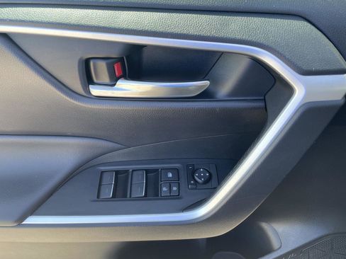Used 2022 Toyota RAV4 XLE image 12