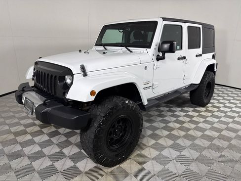 Used 2017 Jeep Wrangler Unlimited Sahara AWD/4WD image 9