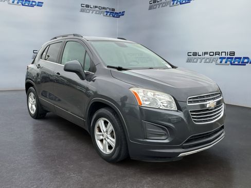 Used 2016 Chevrolet Trax LT w/ LT Convenience Package FWD image 3