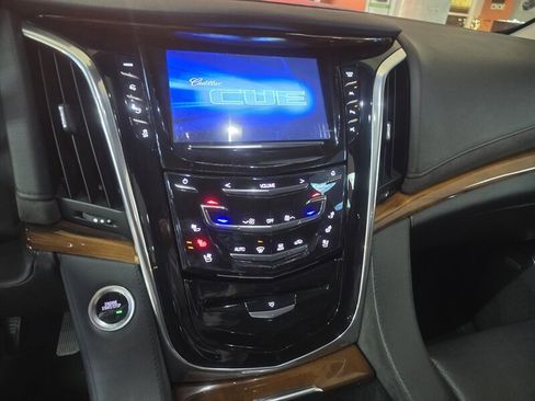 Used 2017 Cadillac Escalade ESV Premium Luxury image 26