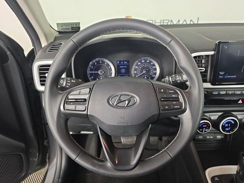 Used 2022 Hyundai Venue Limited image 26
