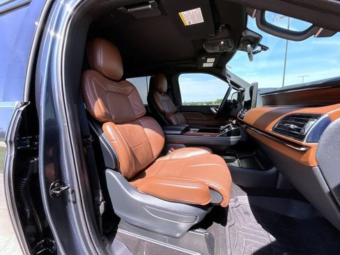 Certified 2024 Lincoln Navigator Reserve AWD/4WD image 16