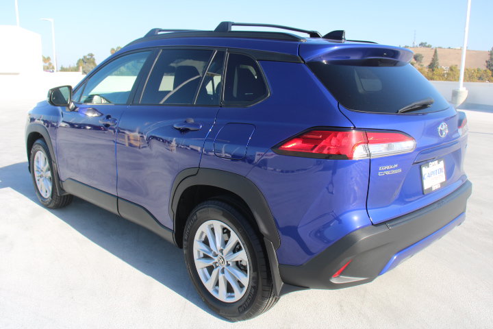 Certified 2025 Toyota Corolla Cross LE FWD image 5