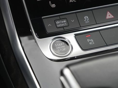 Used 2022 Audi Q7 3.0T Premium AWD/4WD image 17