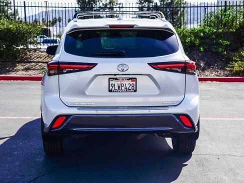 Used 2024 Toyota Highlander Limited image 6