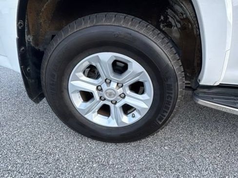 Used 2018 Toyota 4Runner SR5 Premium RWD image 14