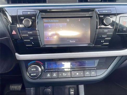 Used 2016 Toyota Corolla LE image 27