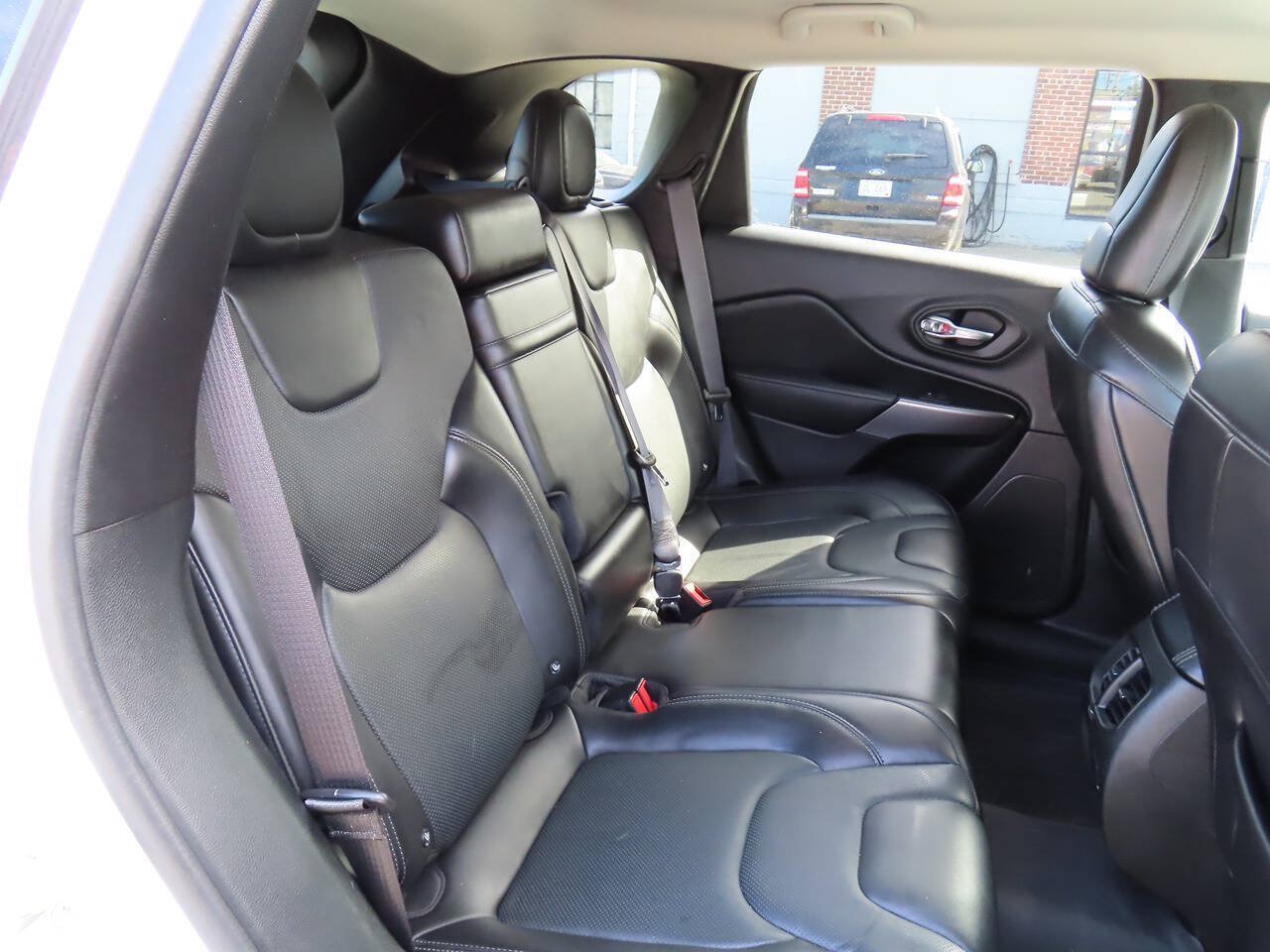 Used 2019 Jeep Cherokee Limited AWD/4WD image 12