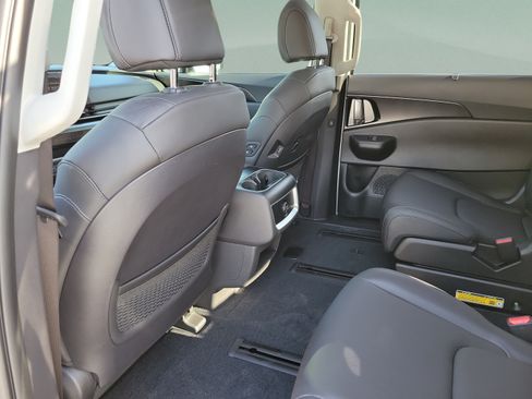 New 2027 Kia Carnival EX w/ Dark Edition Package FWD image 6