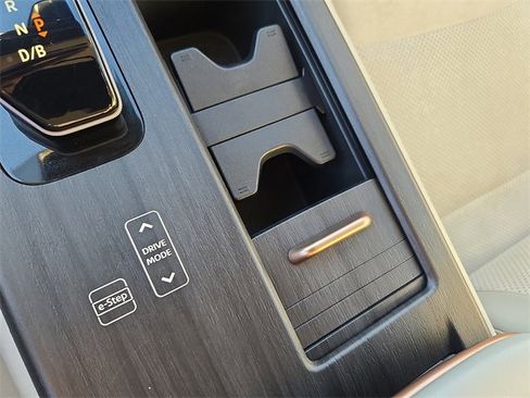 Used 2024 Nissan Ariya FWD image 25