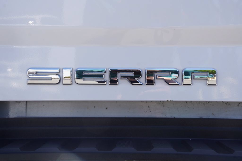 Used 2018 GMC Sierra 2500 Denali w/ Duramax Plus Package AWD/4WD image 12