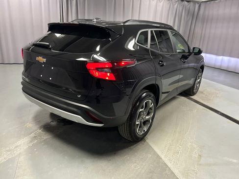 Used 2025 Chevrolet Trax LT w/ LT Convenience Package image 7