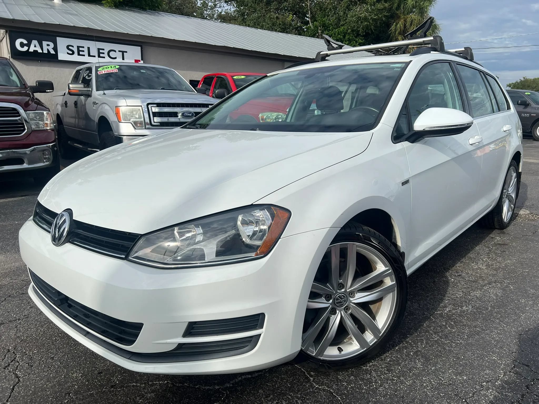 Used 2016 Volkswagen Golf Limited Edition FWD image 1