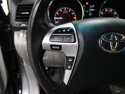 Used 2012 Toyota Highlander SE image 10