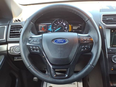 Used 2018 Ford Explorer XLT w/ Equipment Group 202A FWD image 28
