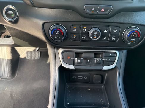 Used 2022 GMC Terrain SLE w/ Driver Convenience Package FWD image 16