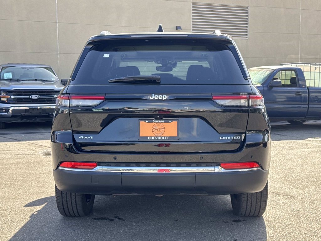 Used 2023 Jeep Grand Cherokee Limited AWD/4WD image 3