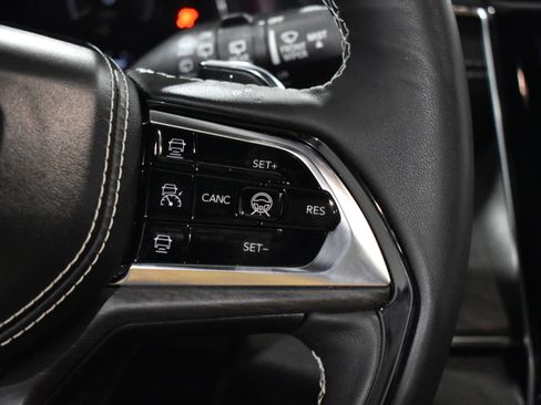 Used 2023 Jeep Grand Cherokee Overland w/ Adv Protech Group III image 17