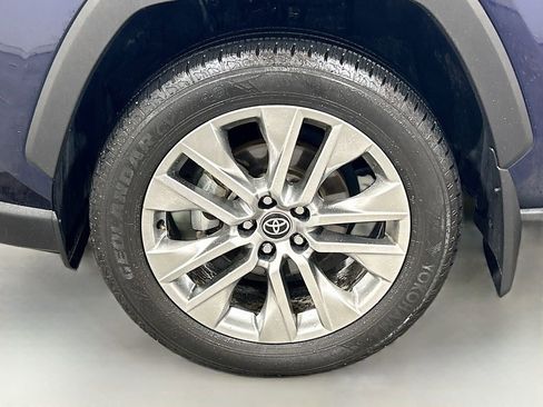 Used 2025 Toyota RAV4 Limited FWD image 29