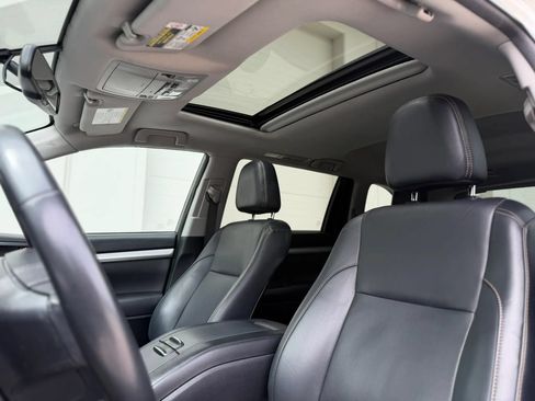 Used 2016 Toyota Highlander XLE AWD/4WD image 30
