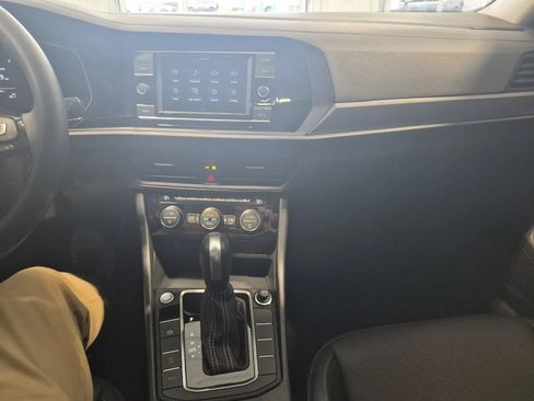 Used 2021 Volkswagen Jetta SE FWD image 29