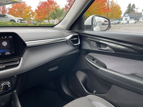 Used 2025 Chevrolet TrailBlazer LT image 33