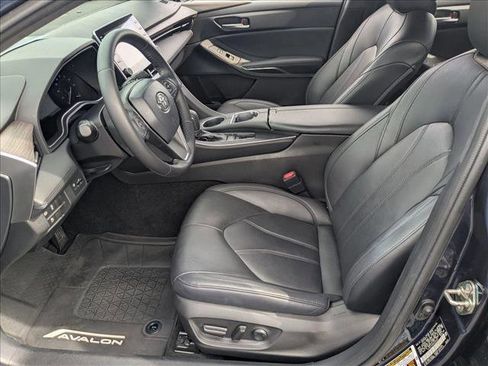 Used 2019 Toyota Avalon XLE image 16