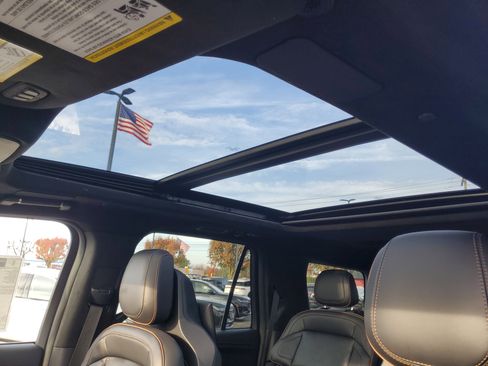 New 2025 Lincoln Navigator Black Label image 11