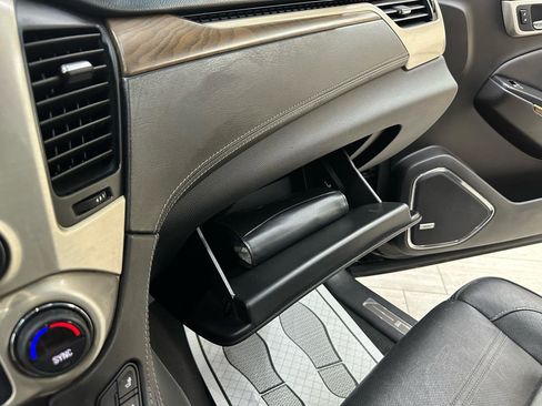 Used 2020 GMC Yukon XL Denali AWD/4WD image 36