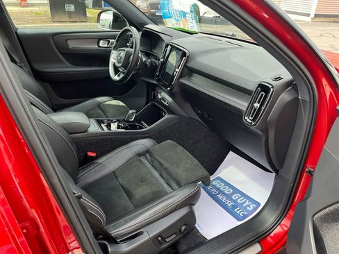 Used 2019 Volvo XC40 T5 R-Design image 19
