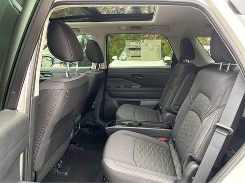 Certified 2025 Nissan Pathfinder SV w/ SV Premium Package FWD image 14