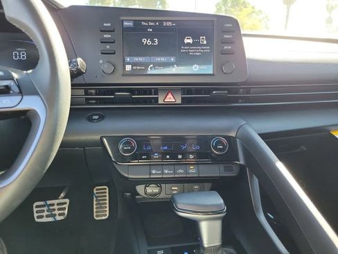 Used 2025 Hyundai Elantra Sport image 13