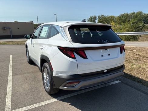 New 2026 Hyundai Tucson SE image 3