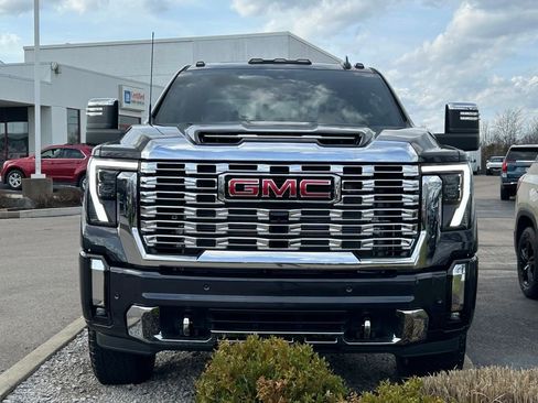 Used 2026 GMC Sierra 2500 Denali w/ Technology Package image 2