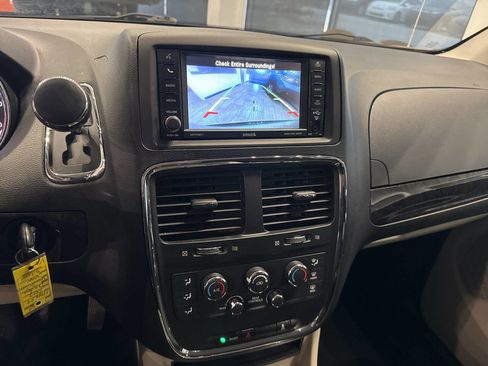 Used 2012 Dodge Grand Caravan SXT w/ UConnect Hands-Free Group image 28