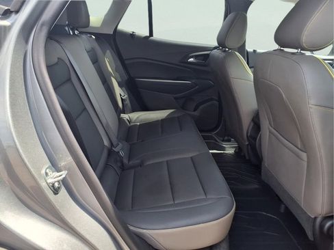 Used 2025 Chevrolet Trax ACTIV w/ Sunroof Package FWD image 13
