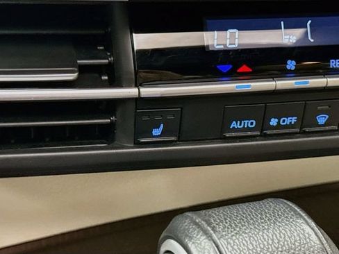 Used 2022 Toyota Sienna XLE FWD image 19