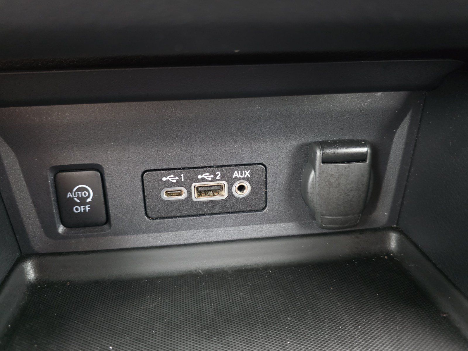 Used 2024 Nissan Sentra SV FWD image 27