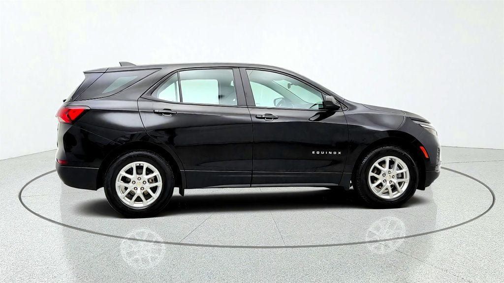Used 2024 Chevrolet Equinox LS FWD image 4