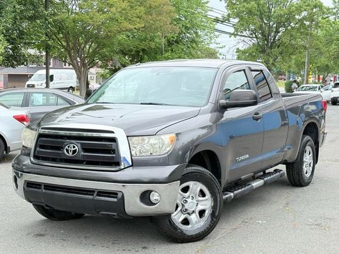 Used 2013 Toyota Tundra 4x4 Double Cab w/ Tow Pkg image 3