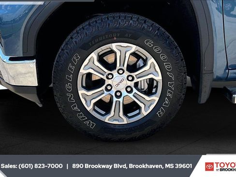 Used 2024 GMC Sierra 1500 SLE w/ X31 Off-Road Package AWD/4WD image 7