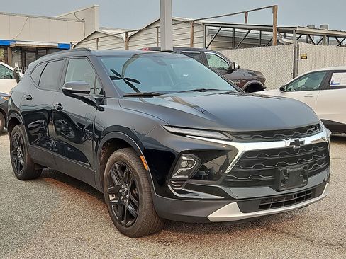 Used 2023 Chevrolet Blazer LT w/ Sound & Technology Package FWD image 2