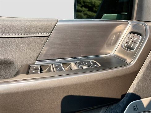 Used 2024 Ford F150 Lariat w/ FX4 Off-Road Package image 18