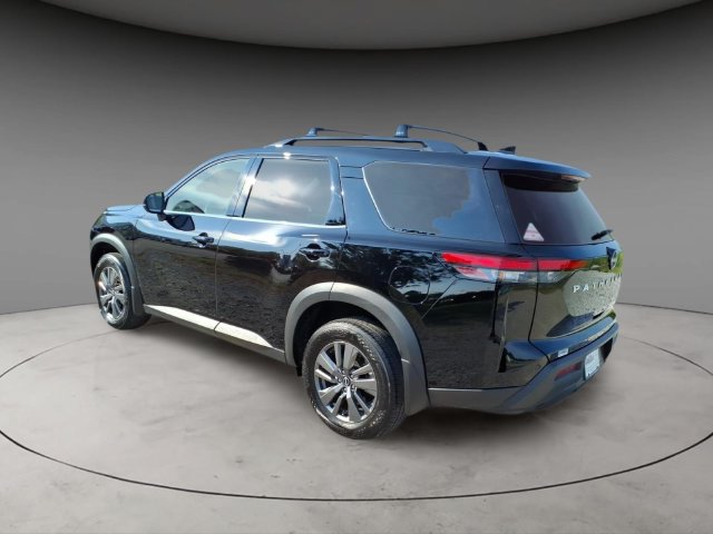 Certified 2025 Nissan Pathfinder SV FWD image 12