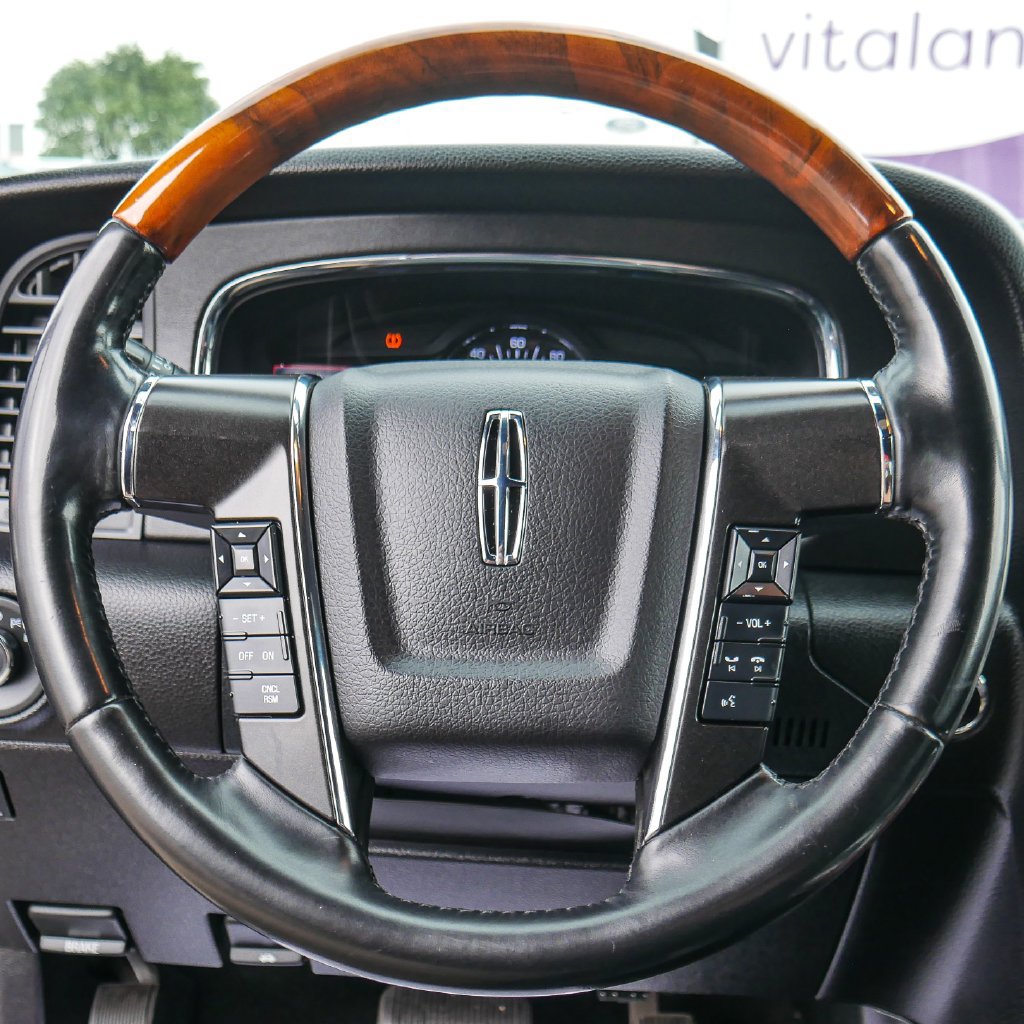 Used 2016 Lincoln Navigator Select AWD/4WD image 37