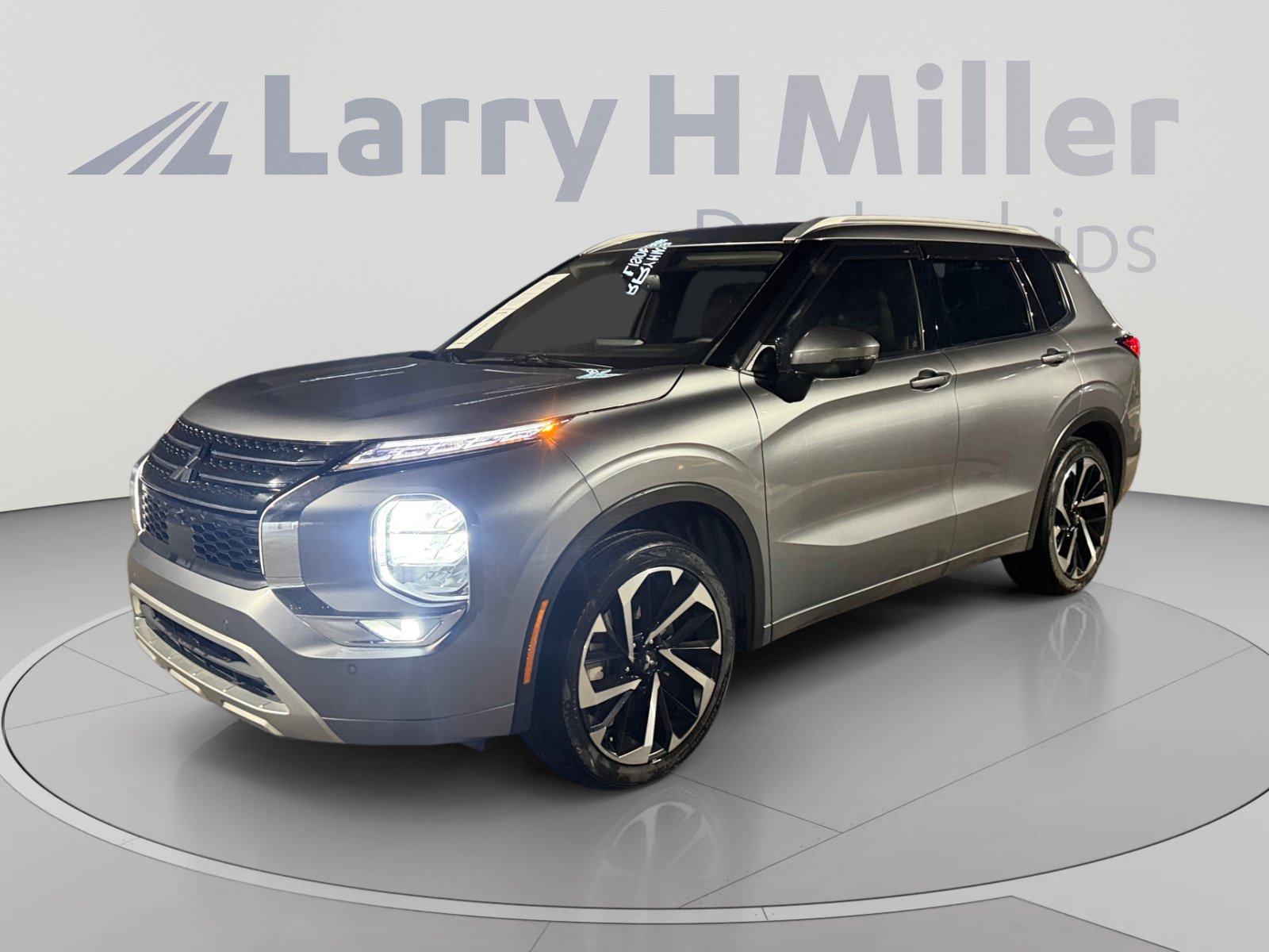 Used 2022 Mitsubishi Outlander SEL FWD image 1