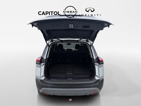 Used 2023 Nissan Rogue SV image 9