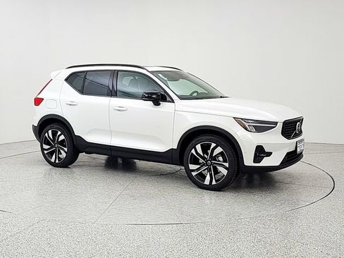 New 2026 Volvo XC40 B5 Plus w/ Climate Package AWD/4WD image 3