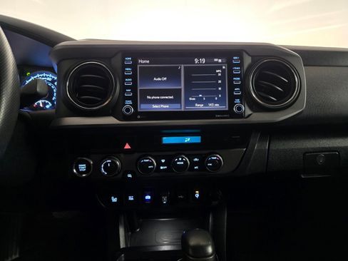 Used 2021 Toyota Tacoma TRD Off-Road w/ Technology Package AWD/4WD image 27